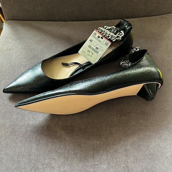 Zara Flat Shoe - Picture 3 of 3